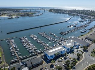 890 SE Bay Blvd #207, Newport, OR 97365