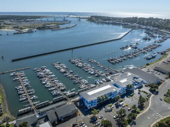 890 SE Bay Blvd #207, Newport, OR 97365