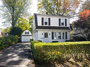 82 General Hawkins Dr, Warwick, RI 02888