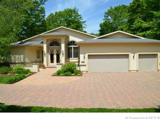 48 Piscitello Dr, Branford, CT 06405