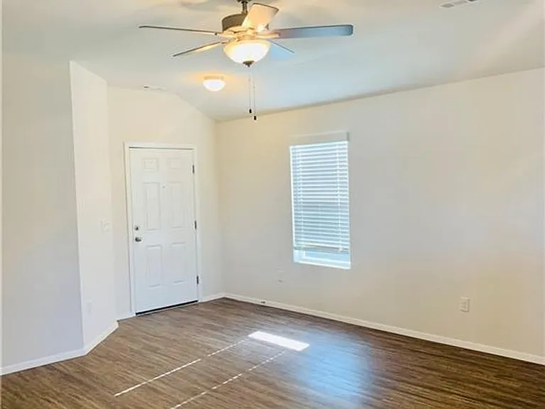 936 E Bunting St — Photo 2
