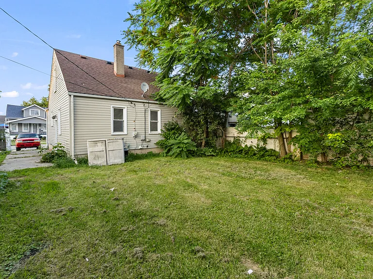 929 White Ave — Photo 26
