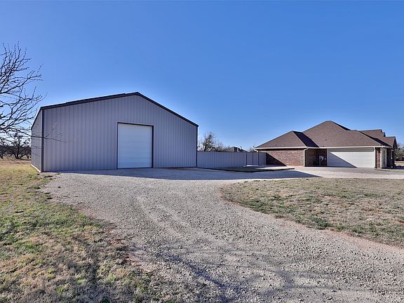 3rd image of 174 Bear Creek Dr