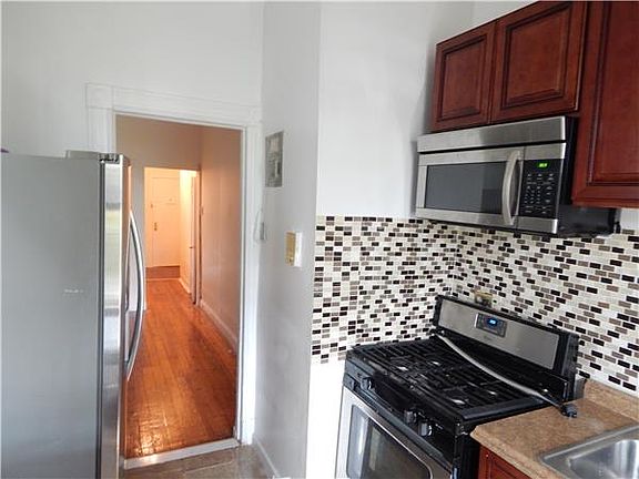 2nd image of 660 Carroll St APT 3L