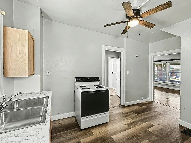 427 Kolping Ave #427 — Photo 3