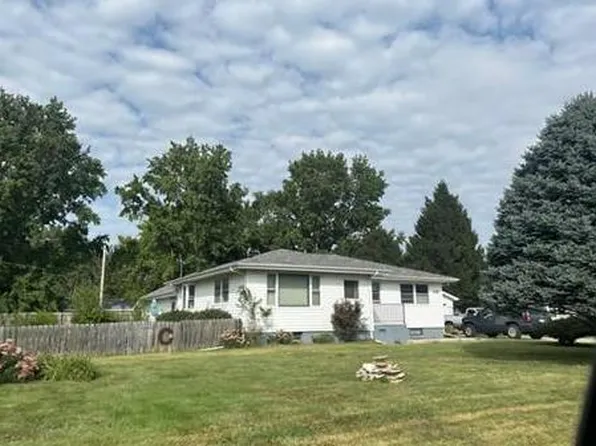 1738 S Washington St, Tilton, IL 61833