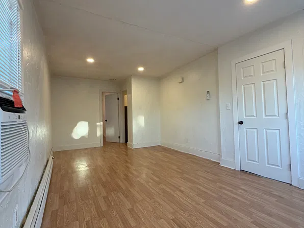 (undisclosed Address), Elmwood Park, NJ 07407