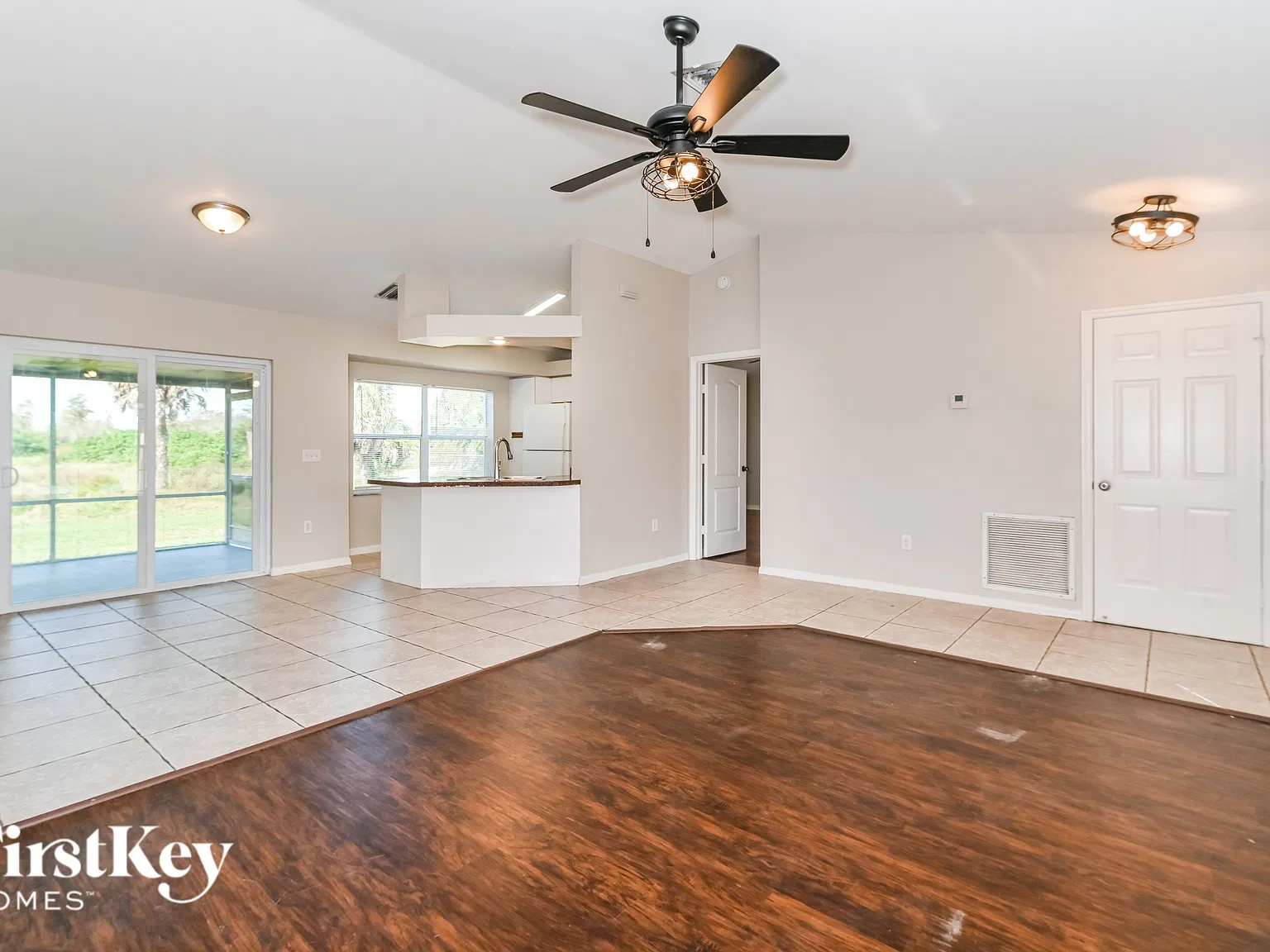 3 bed, 2.0 bath, 1137 sqft, $2,590 — Photo 4