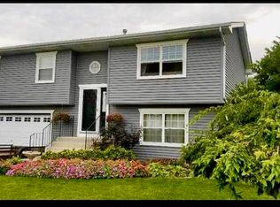 307 Newport Trl, McHenry, IL 60050
