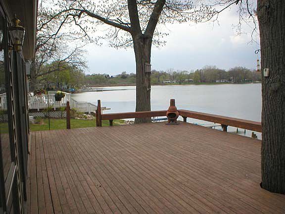 Deck with built in seating