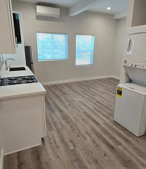 1462 S Shenandoah St — Photo 1