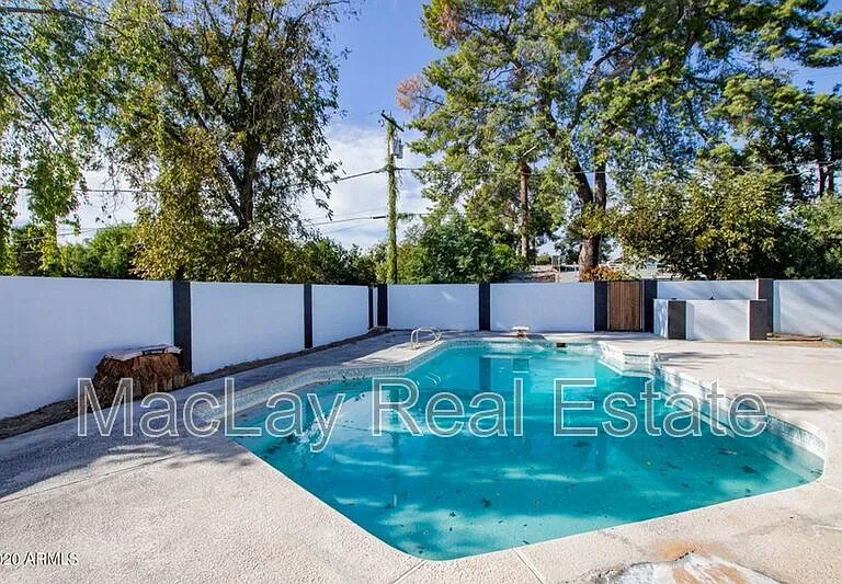 1703 W Lane Ave — Photo 2