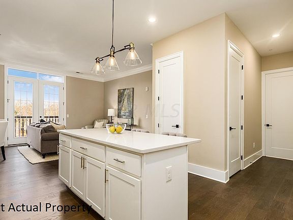 4th image of 1670 E Broad St #308