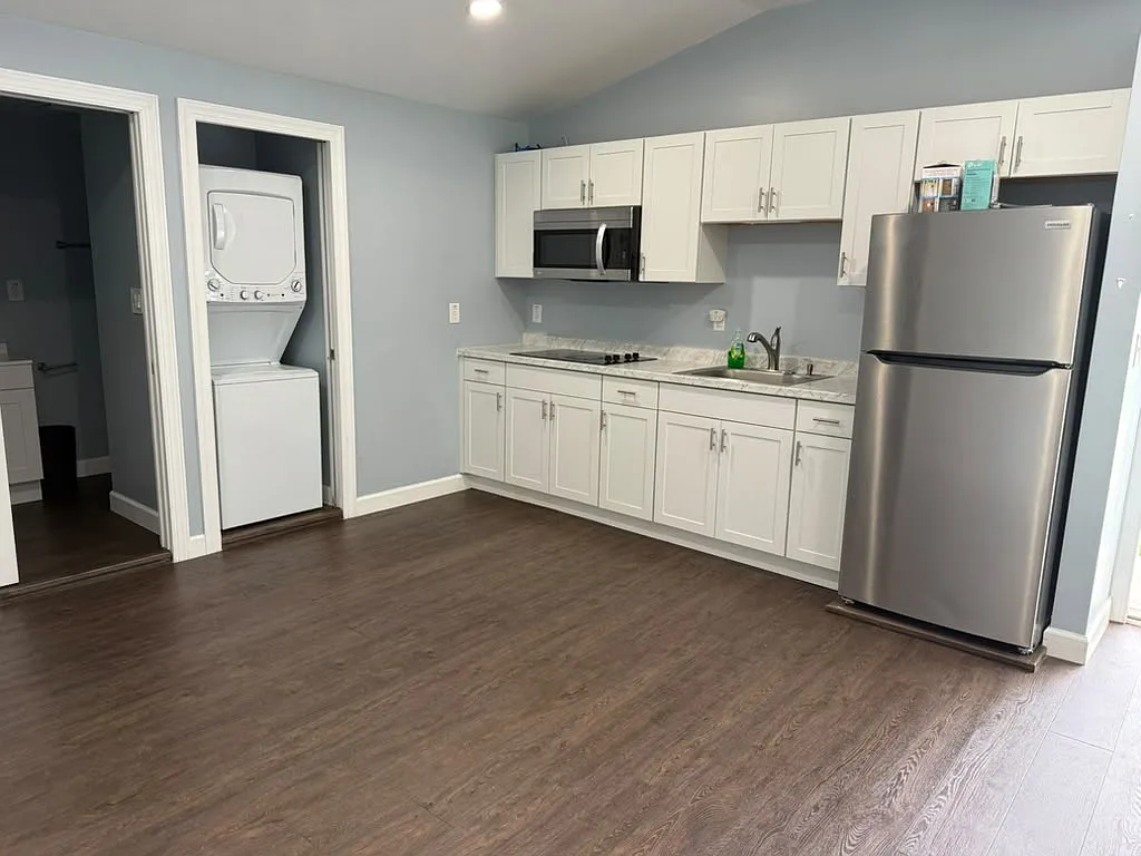 2 bed, $1,300 — Photo 4