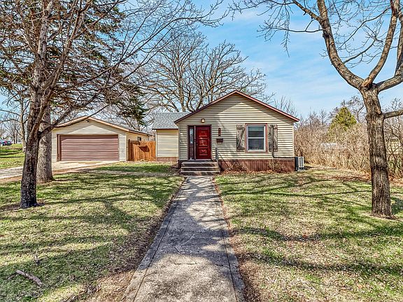 3rd image of 410 Bowling Ave