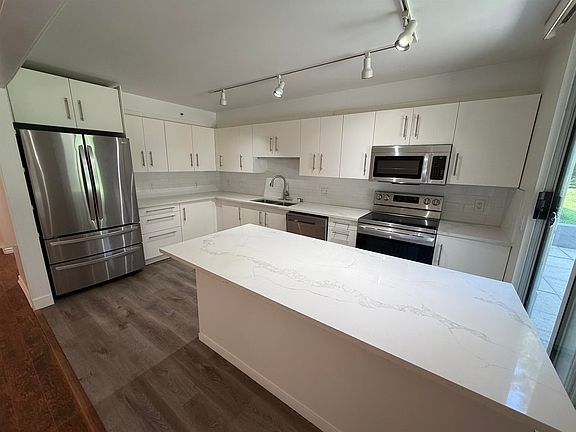 3rd image of 555 Austin Ave #104