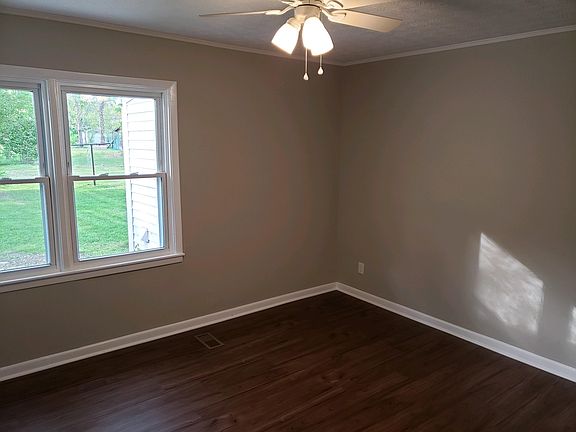 4th image of 102 Woodlawn Dr