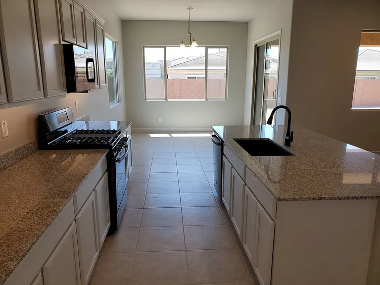 8537 W Myrtle Ave — Photo 7