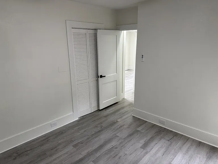 537 Sunset Blvd — Photo 16