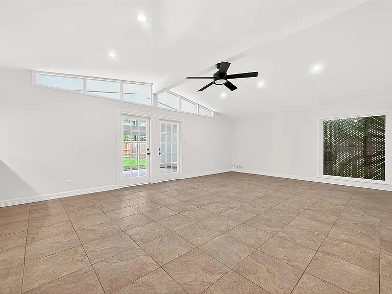 5422 Hummingbird St — Photo 14