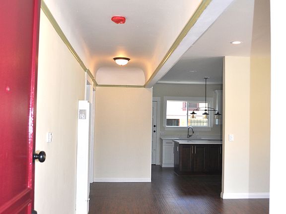 3rd image of 156 W 51st St