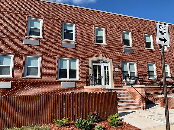 3rd image of 139 Windsor Rd APT 2C