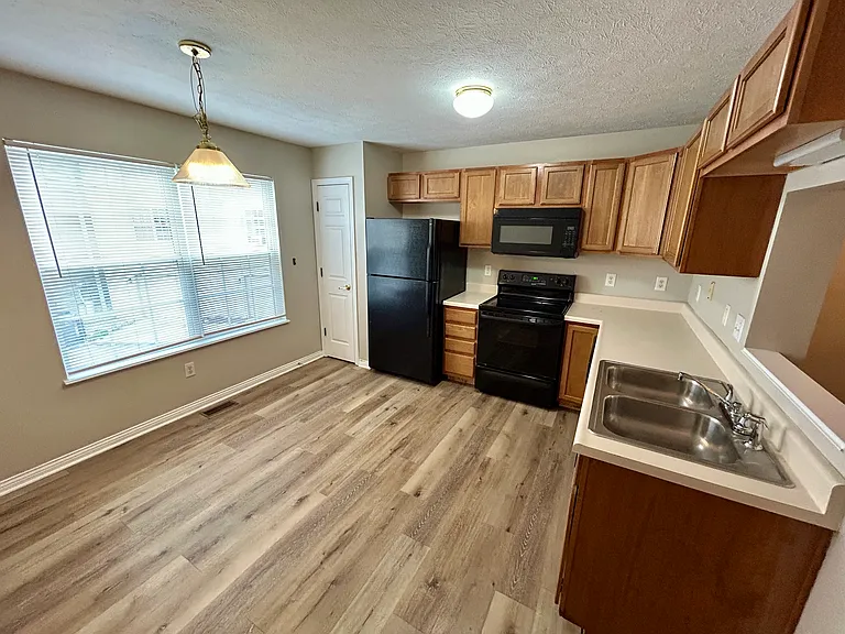3039 Armory Dr — Photo 9