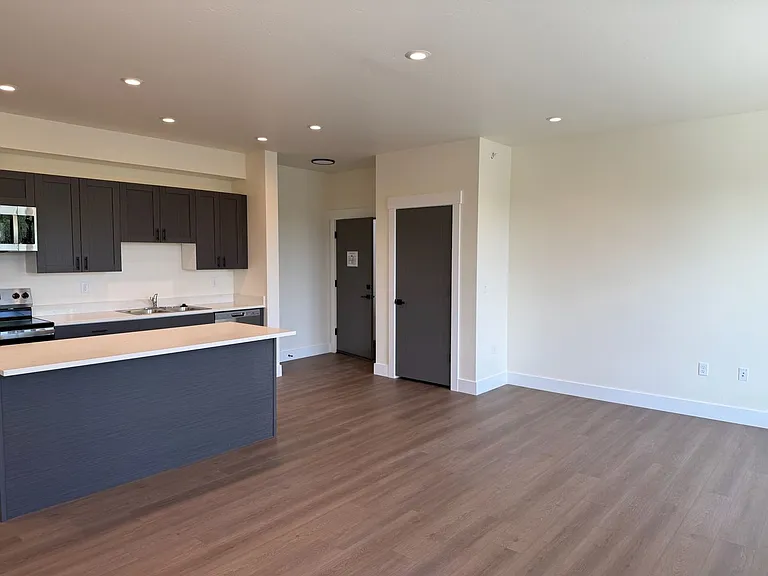 711 Victory Ln — Photo 9