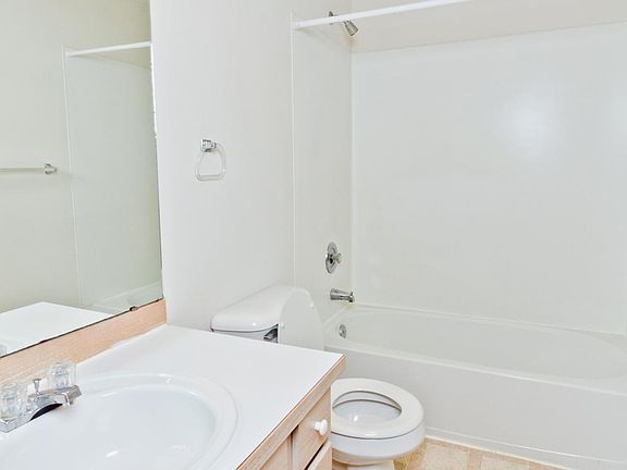 3rd image of 12329 Roosevelt Way NE APT C302