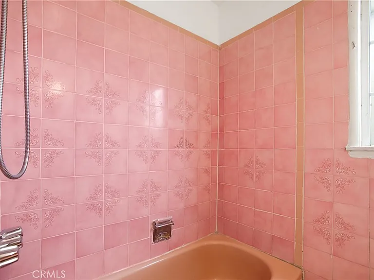 556 N Sunset Ave — Photo 18