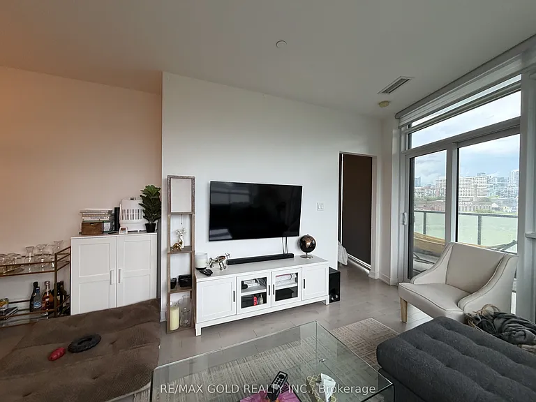 30 Ordnance St #403 — Photo 11