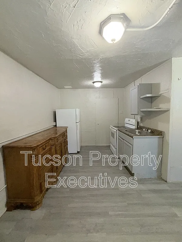 Studio, 1.0 bath, 350 sqft, $750 — Photo 3