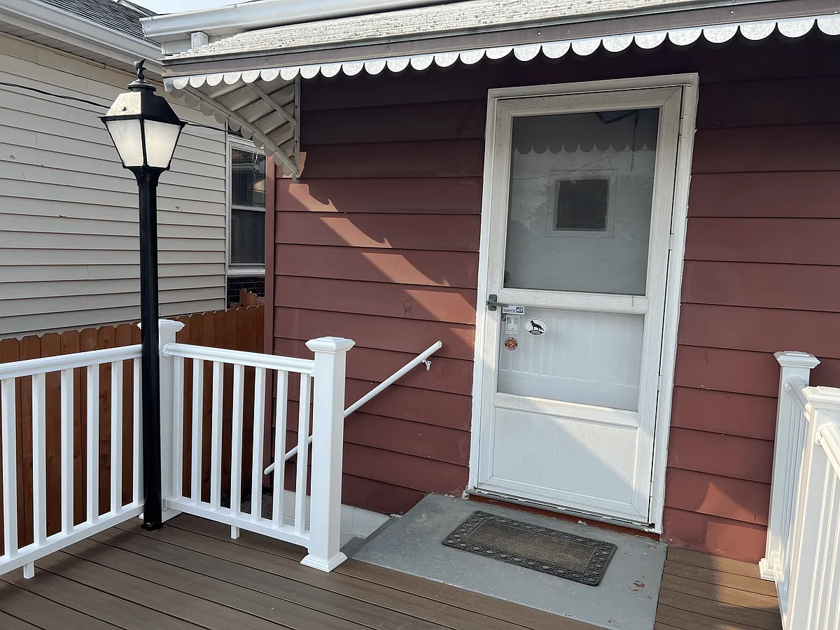 Deck - 4453 Tholozan Ave