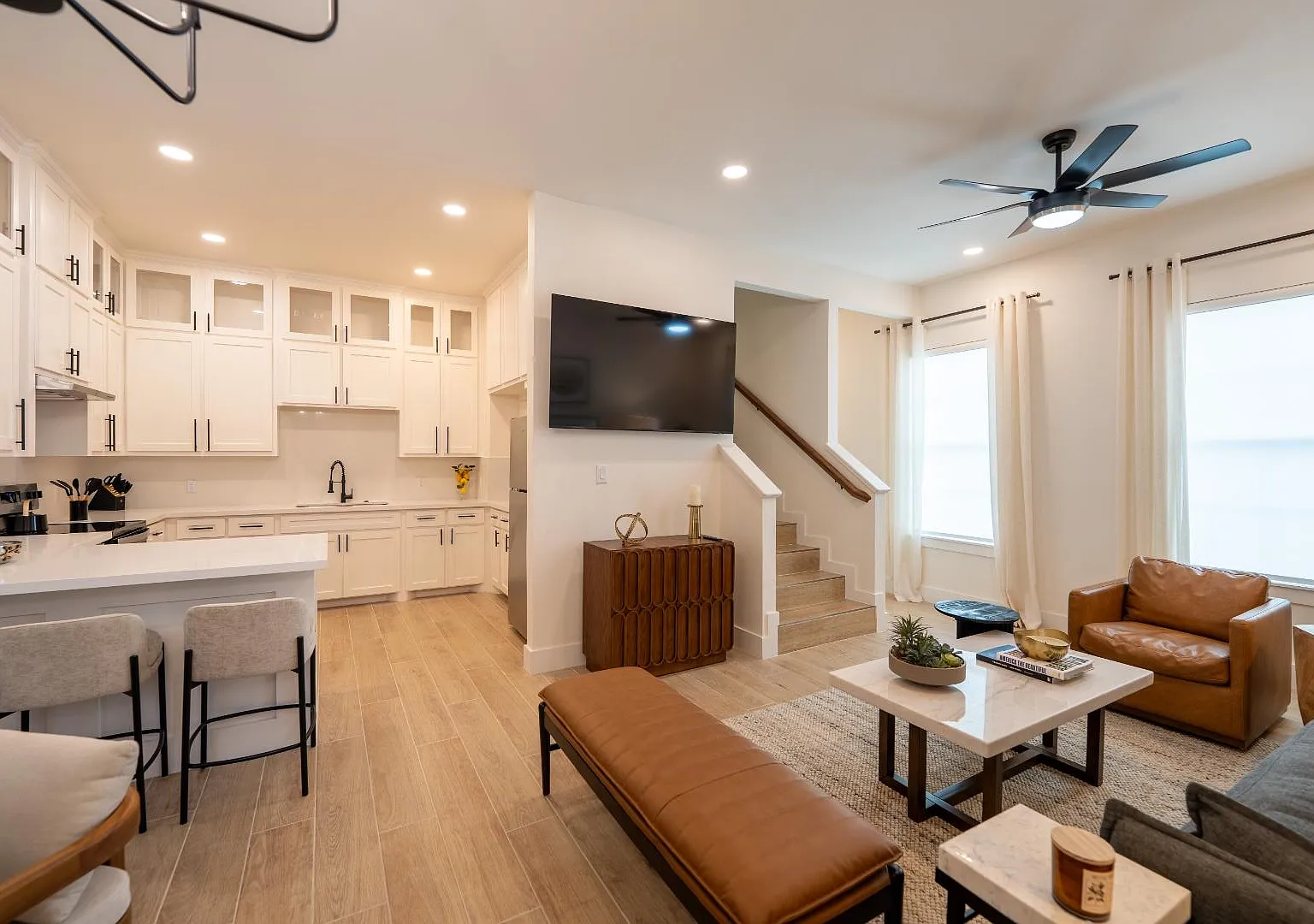 3229 E Grimes - Unit 6 — Photo 4