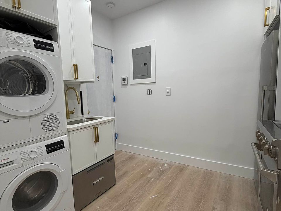 2nd image of 54 Carmine St #6