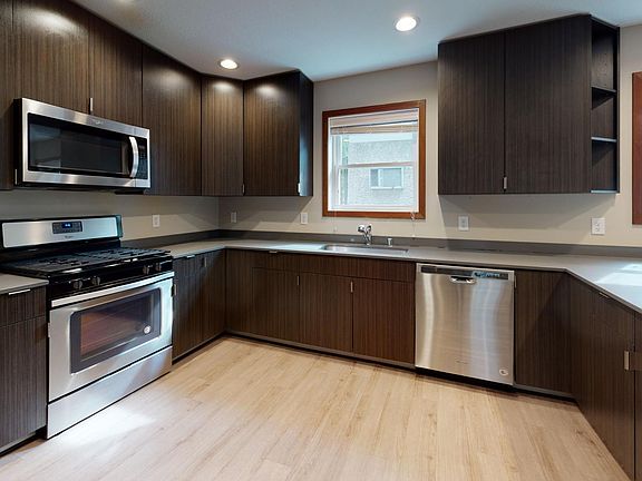 3rd image of 806 12th Ave SE