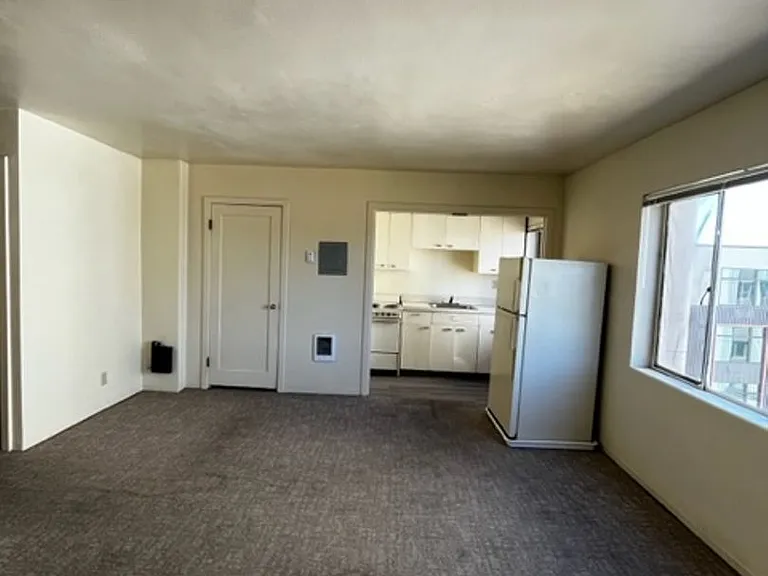 Eugene Manor Apartments — Photo 10