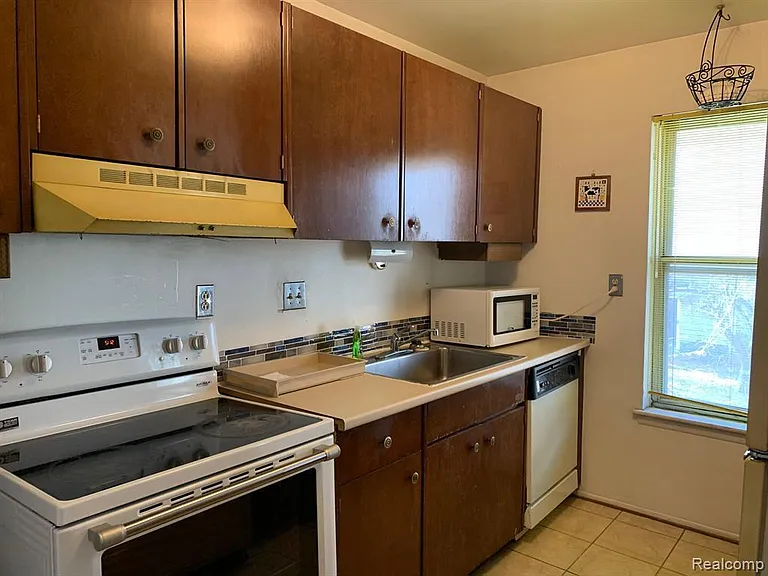 22140 Dante St #209 — Photo 4