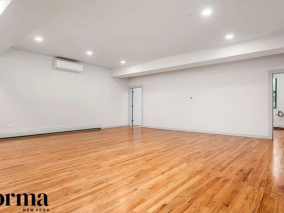 2nd image of 51-10 Vernon Blvd #2D