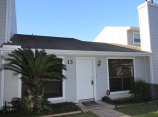 13 Hideaway Dr, Friendswood, TX 77546