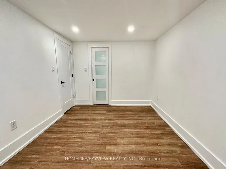 43 Wineva Ave #LOWER — Photo 13