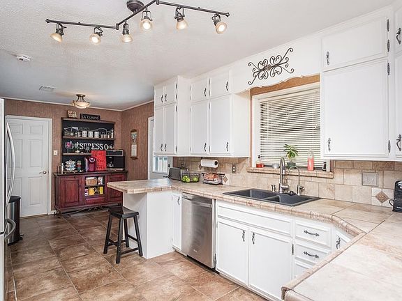 5th image of 1009 Linda Joy St