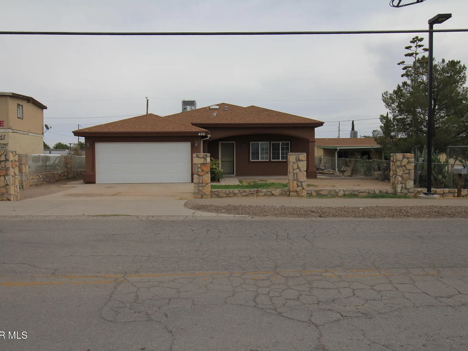 3 bed, 2.0 bath, 1657 sqft, $1,400 — Photo 2