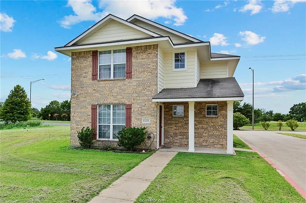 4 bed, 1584 sqft, $1,995 — Photo 2