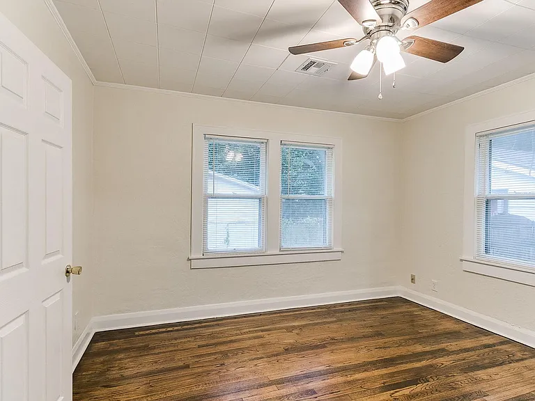 625 W Dewey St — Photo 63