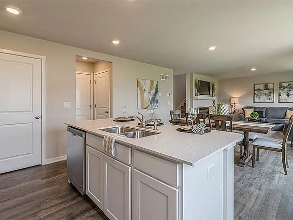 3rd image of 116 Dakota Cir