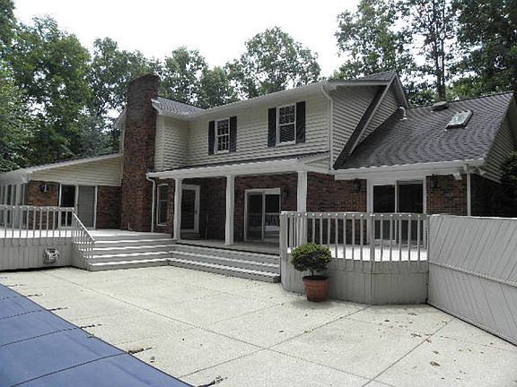 2nd image of 115 E Bunting Ln