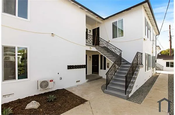 Building Photo - 7045 S La Cienega Blvd #2
