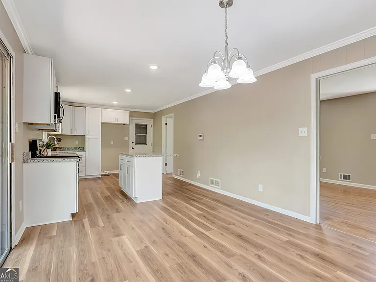 335 Kelly Dr — Photo 6