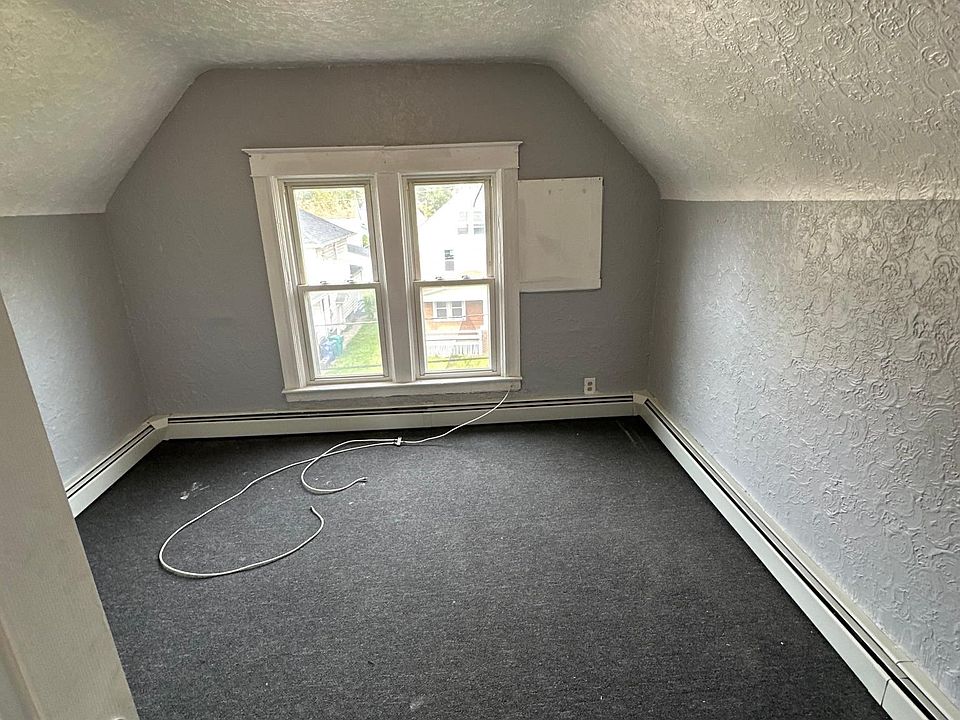 2nd image of 1325 Whitney Ave #3